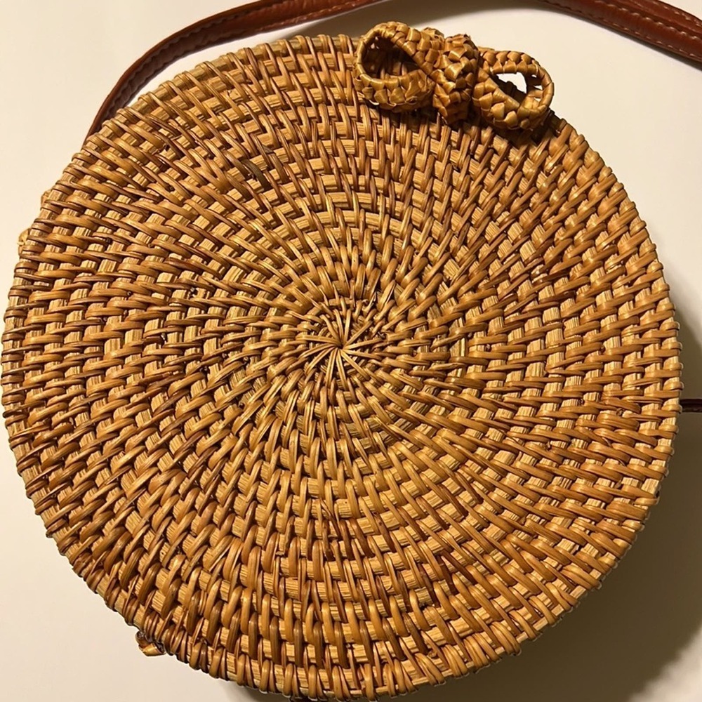 NEW Round Rattan Crossbody - Picture 7 of 8